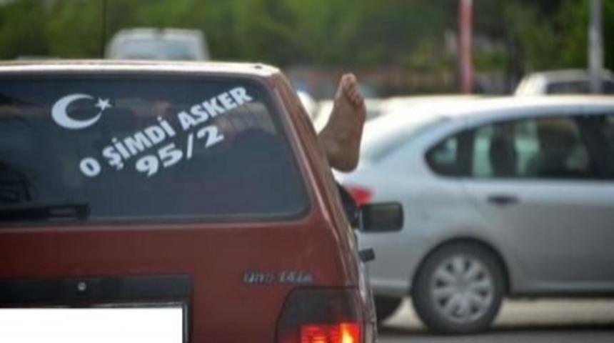 Aramasın Gözler O Şimdi Asker...