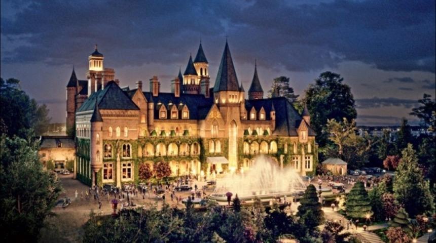 Muhteşem Gatsby'nin Evinde Yaşamak İster Misiniz? Dolar Tekrar Y&uuml;kselmeden Bu İlana G&ouml;z Atın!