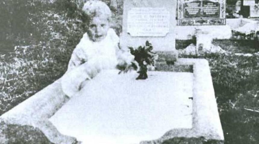 Bu Şok Fotoğraflar Hayaletlere İnancınızı Tazeleyecek!