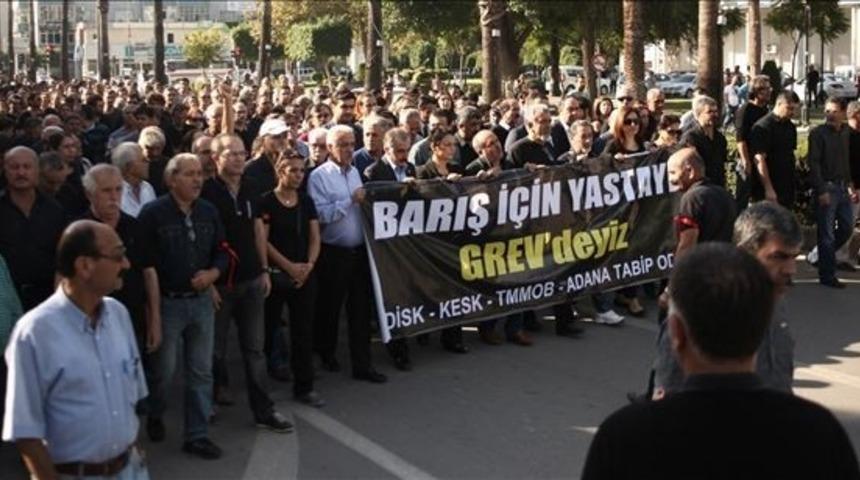 Adanalı Bombacı Mülayim Şüpheli Paketi Tekmeledi Ve Paketten Çıkan Tereyağını Polise Attı