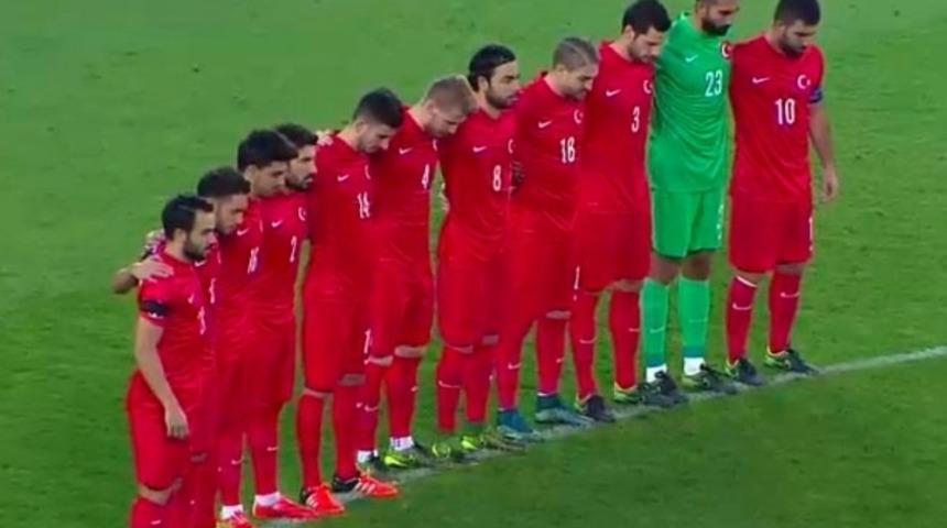 Ülke İçin Utanç Gecelerinden Birini Daha Yaşadık. Bir Saygı Duruşunu, Üstelik Milli Maçta Yuhalamak? 