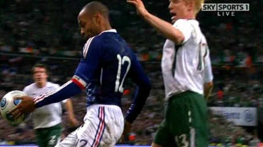 Yakın Futbol Tarihinden: En &Uuml;nl&uuml; 7 Tartışmalı Gol