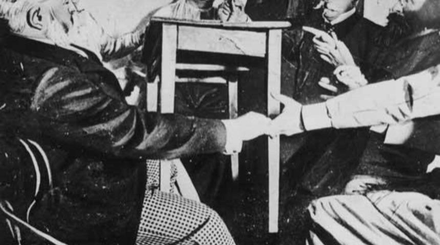 Ruh &Ccedil;ağırma Seanslarından &Ccedil;ok Acayip G&ouml;rseller