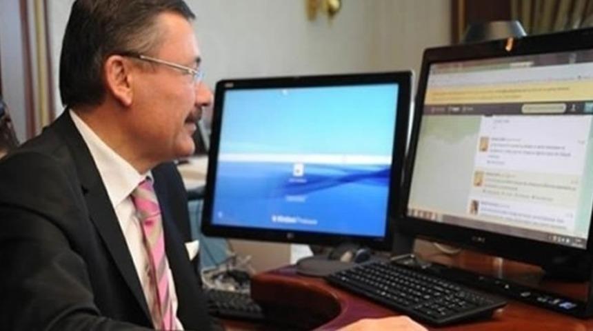 Melih Gökçek Twitter Üzerinden Kendi Çapında Anketlere Başladı