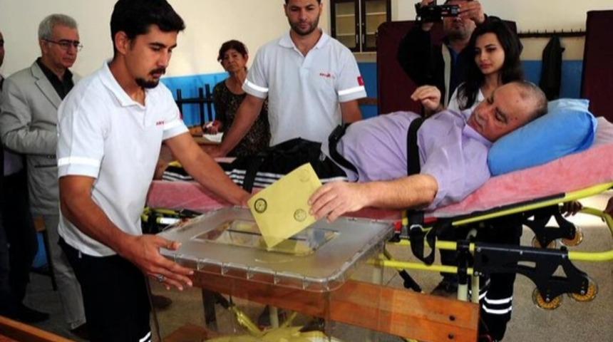 T&uuml;rkiye'nin D&ouml;rt Bir Yerinden Vatandaşlık G&ouml;revini Yerine Getiren Kişilerin Kareleri