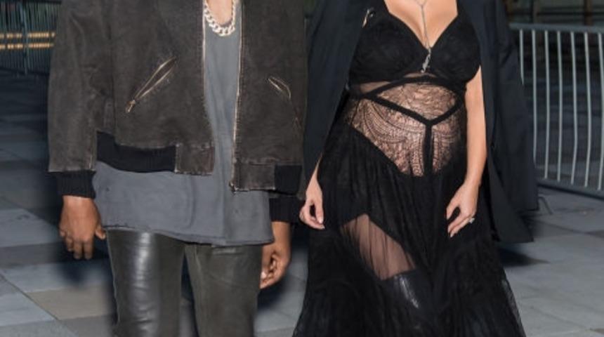 Kim Kardashian'ın En Seksi 10 Hamile Kıyafeti!