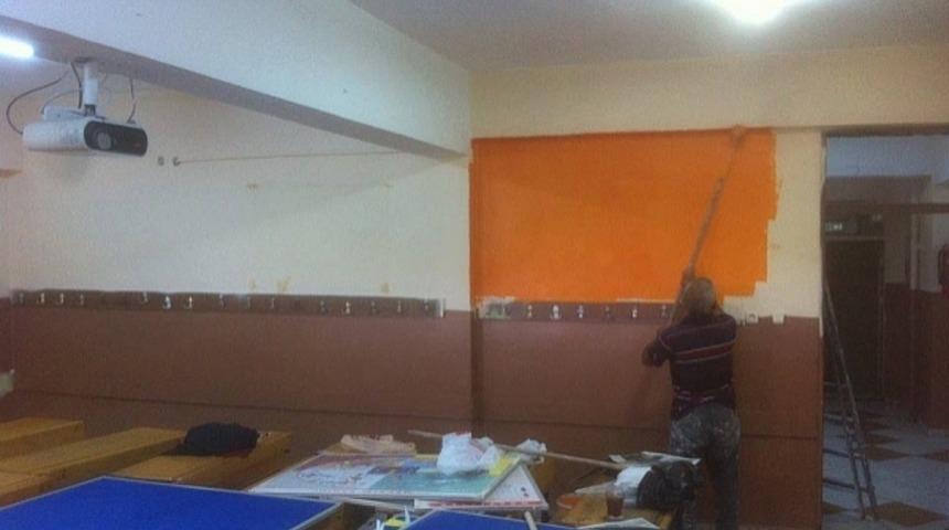 Alice Harikalar Diyarı Değil Ahmet &Ouml;ğretmenin Sınıfı! 