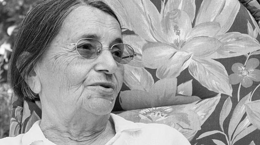 T&uuml;rk Şiiri'nin Annesi, Yaşayan En B&uuml;y&uuml;k Şairimiz G&uuml;lten Akın Hayata G&ouml;zlerini Yumdu...