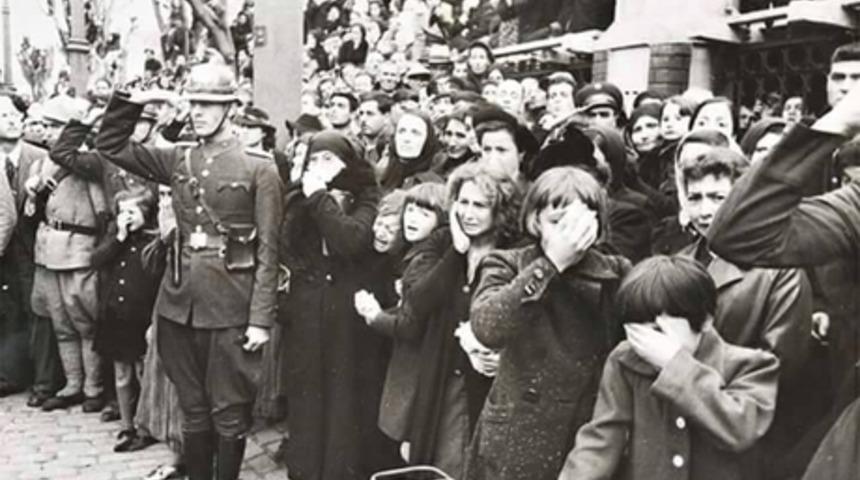 Ulu Önder Mustafa Kemal Atatürk'ün Cenazesinden İçinizi Yakacak 27 Fotoğraf Karesi