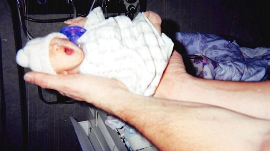 Parmak Kız, Hayata Tutunmaya Devam Ediyor