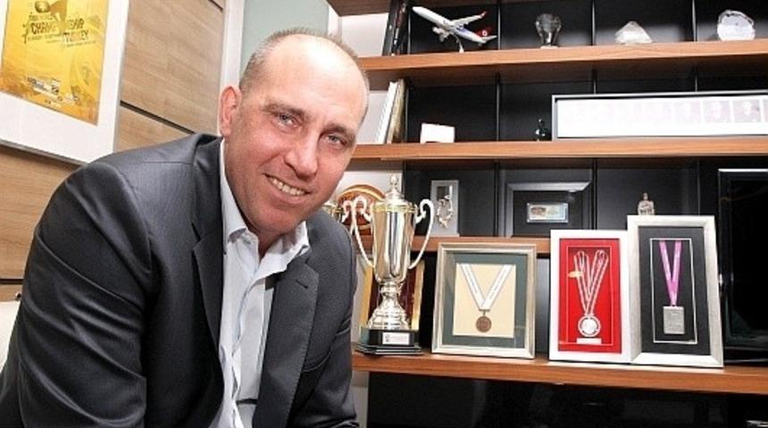 Harun Erdenay Kimdir? Galatasaray Başkanı Dursun &Ouml;zbek'e Kendi Verdiği Yanıtlarla Sıralıyoruz