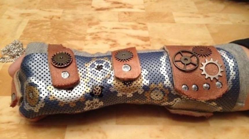 Kolu Bacağı Kırmanın Eğlenceli Hali; Muhteşem Al&ccedil;ı Tasarımları