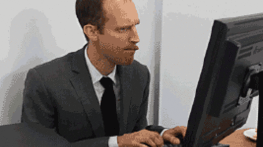 Yılbaşında Ne Hediye Alacağına Karar Veremeyen Erkeklerin Yaşadığı Durumlar