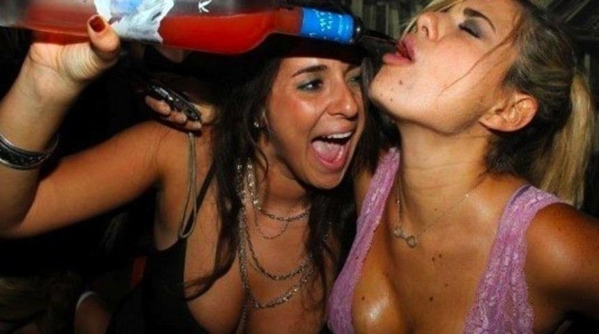 2015 Biterken: Playboy Dergisi Bu Yılın En 'Fena' Partileyen 10 &Uuml;niversitesini Belirledi!