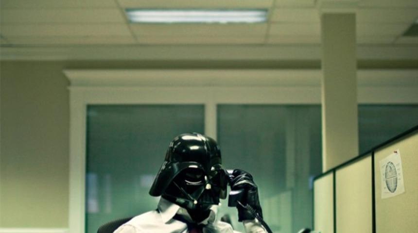 "Dark Side" ve Ofis Hayatı: Karanlık Taraf İnsanlarına İyi Haberlerimiz Var. G&uuml;&ccedil; Sizi Patronluğa G&ouml;t&uuml;rebilir.