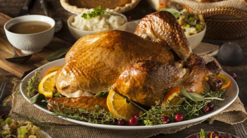 &Ouml;zel G&uuml;nlerde Fazla Yemek V&uuml;cudu Nasıl Etkiler?