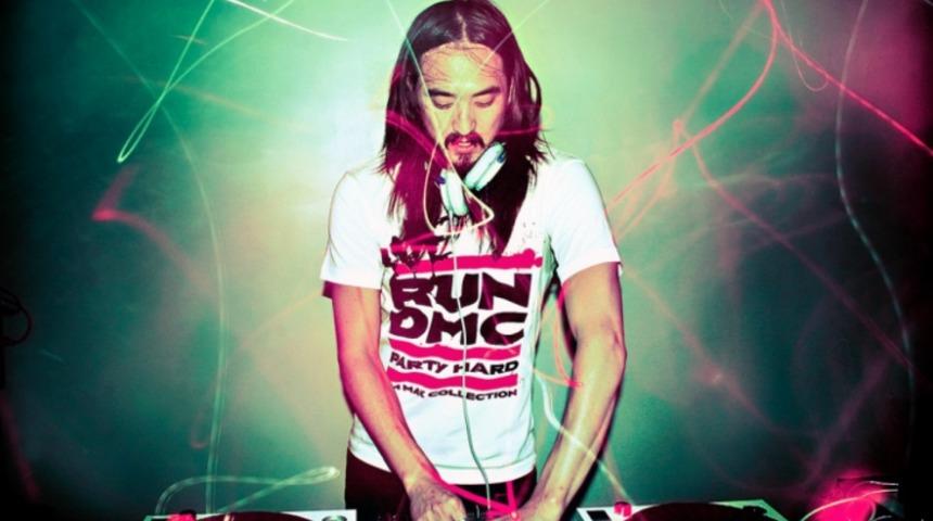 Hunharca Dansettiren Şov Adamı Steve Aoki ve Bug&uuml;ne Kadar Birlikte Şarkı Yaptığı 7 &Uuml;nl&uuml; Şarkıcı