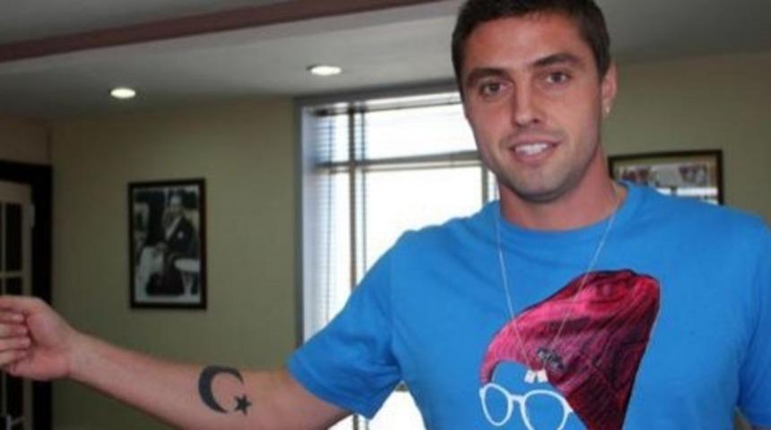 Eski Kasımpaşalı Moritz Ter&ouml;re Tepkisine Laf Eden Twitter Kullanıcısının Ağzının Payını Fena Verdi!