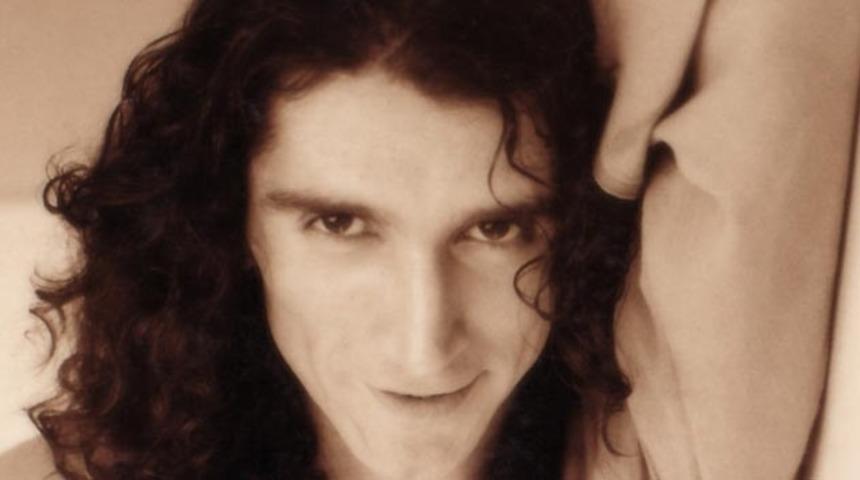 Türk Pop ve Parodi Müziğinde Ses Getiren Grup Vitamin'in Solisti Gökhan Semiz'i Tanıyalım