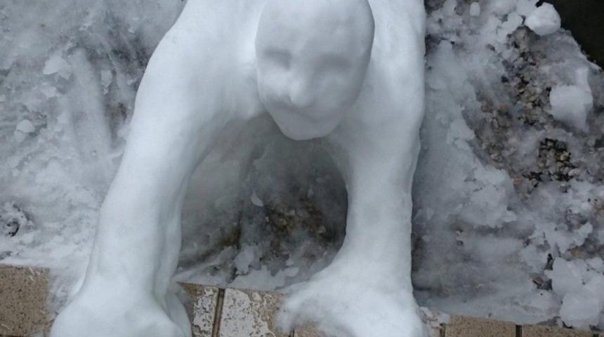 Sonra İnsanlar Neden Japonlara Garip Diyor! Tokyo'da Yeni Trend Korku Filmlerini Aratmayan Kardan Adamlar