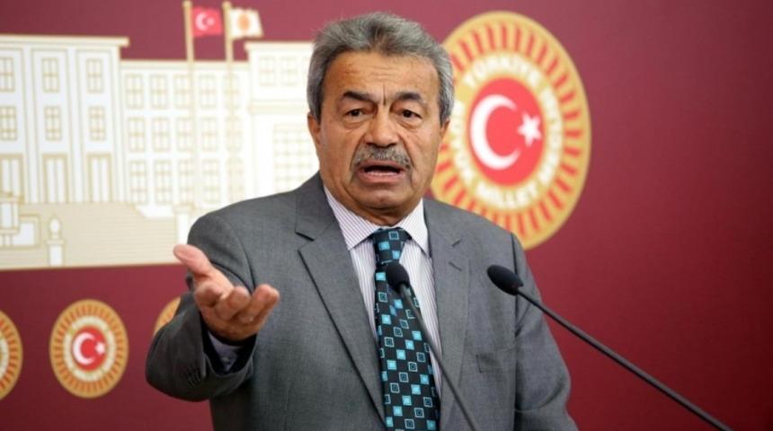 75 Yaşında Hayatını Kaybeden Kamer Gen&ccedil; ve Unutulmaz Gafları 