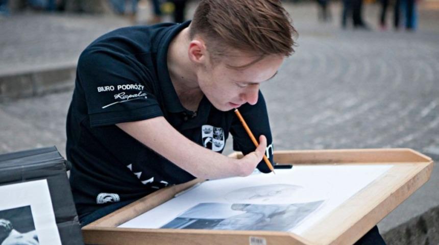 Elleri Olmayan Ressam: Mariusz Kedzierski