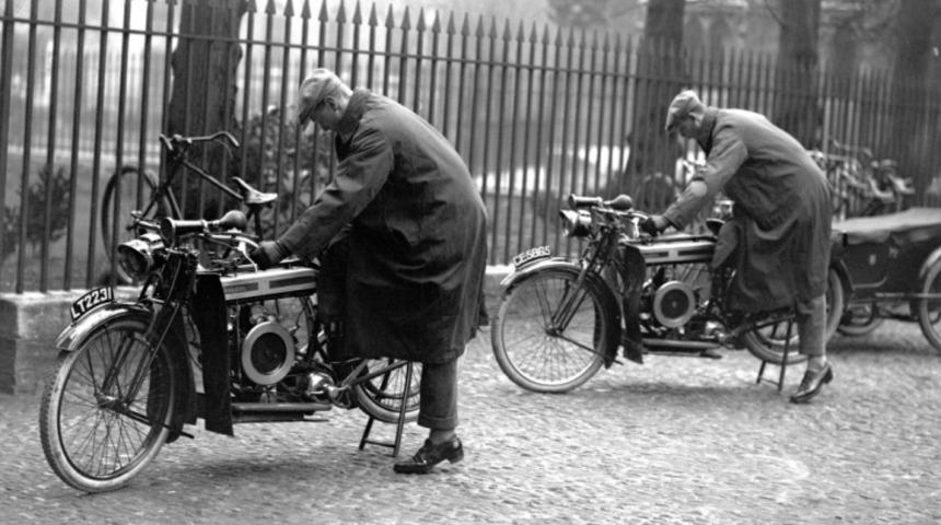 Fotoğraflarla 1920'lerin Motosiklet &Ccedil;ılgınlığı