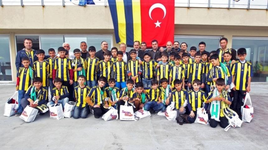 Fenerbah&ccedil;e'den Amedspor Ma&ccedil;ı &Ouml;ncesi Anlamlı Hareket: "&Ccedil;ocuklar &Ouml;lmesin Ma&ccedil;a Gelsin!"