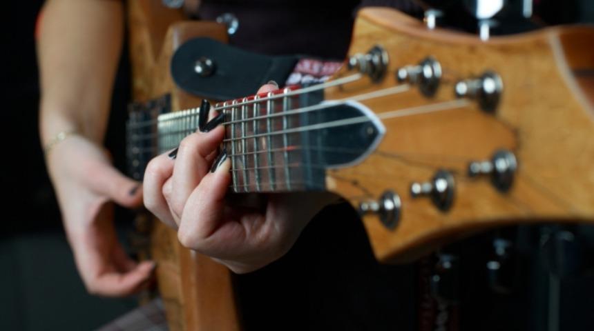 Neden Bazı Gitaristlerin Parmakları Sarımsak Gibi Kokar?