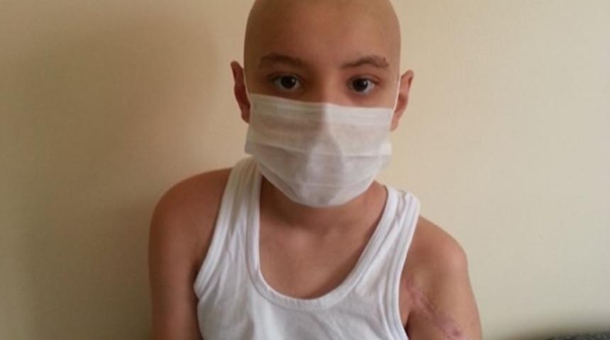 Kemik Kanseri Ve K&uuml;&ccedil;&uuml;k Muhammet'in Yılmadan Devam Eden M&uuml;cadelesi: Siz de Destek Olabilirsiniz!