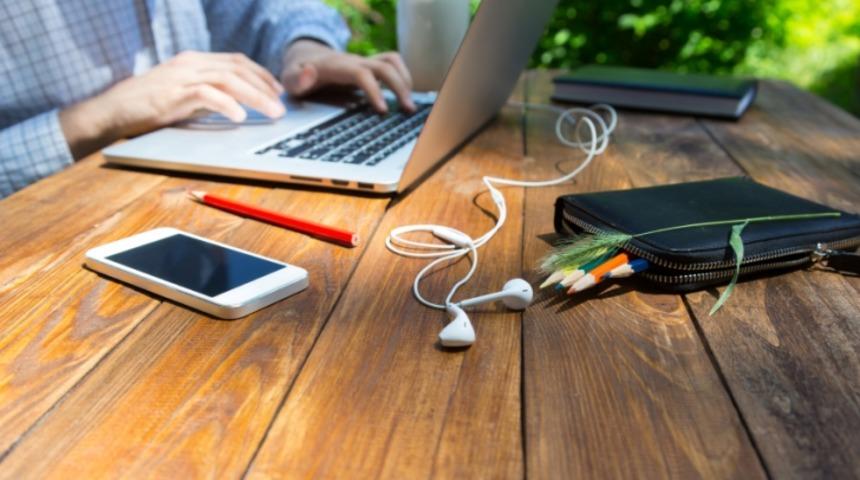 Niye Cafe&rsquo;de Oturup &Ccedil;alışıyoruz?