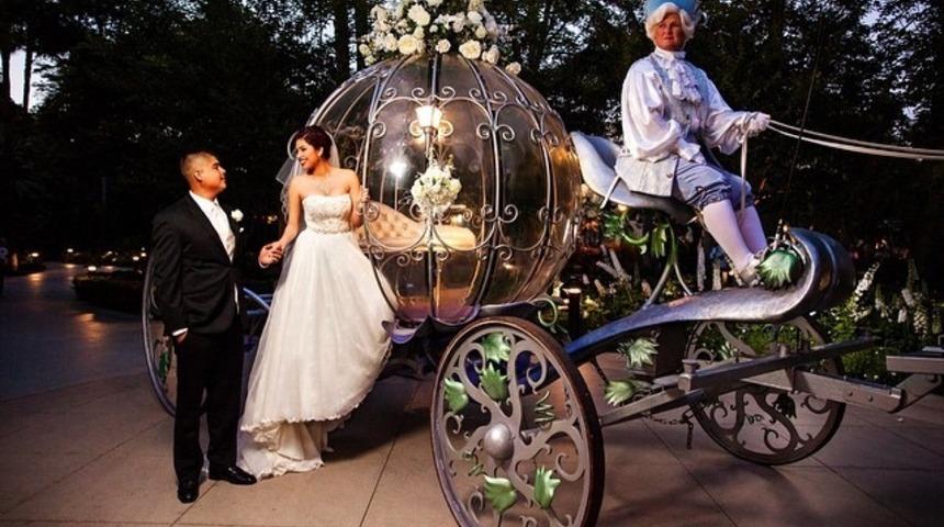 ''Cinderella Gibi Gelin'' Olmak Artık M&uuml;mk&uuml;n! Disney, Peri Masalı Gibi D&uuml;ğ&uuml;n İsteyenlerin de Yanında