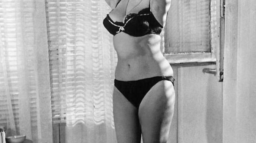 D&uuml;nyaca &uuml;nl&uuml; yıldızların eski defterlerini kapatmamış Instagram hesabı!