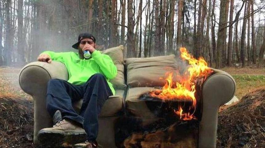 Bu kadar rahatlık fazla mı acaba? D&uuml;nya yansa umurunda olmayan insan kareleri