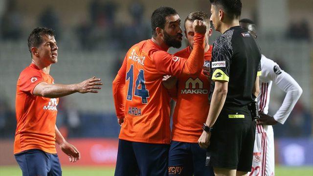 Serdar Ali Çelikler: Arda Turan, Başakşehir'de oynamak istemiyor! Aklı, gönlü Galatasaray'da
