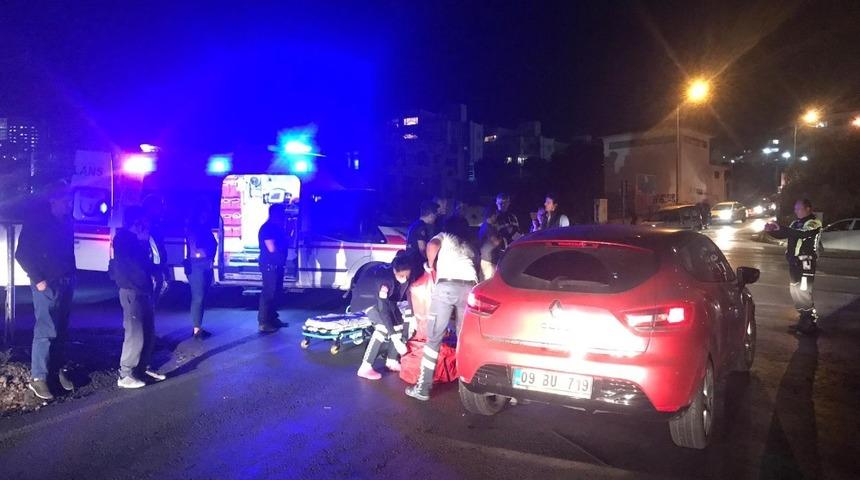 Kuşadası&rsquo;nda T&uuml;t&uuml;nc&uuml;ler kavşağında yine kaza, 1 yaralı