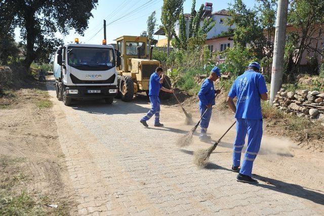 Büyükşehir Nazilli Durasıllı’da çevre temizliği yaptı