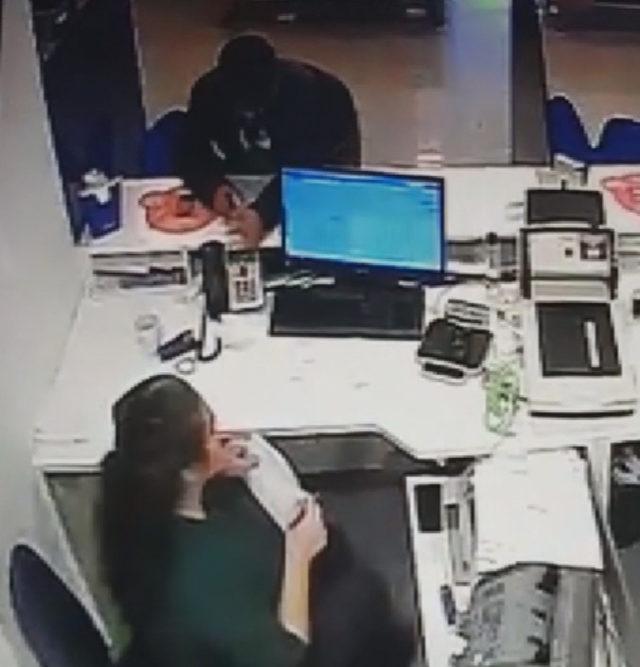 Sancaktepe'deki banka soygunu güvenlik kamerasında