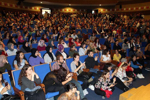 Sosyal medya, gazeteci adına biraz handikap yaratıyor 2