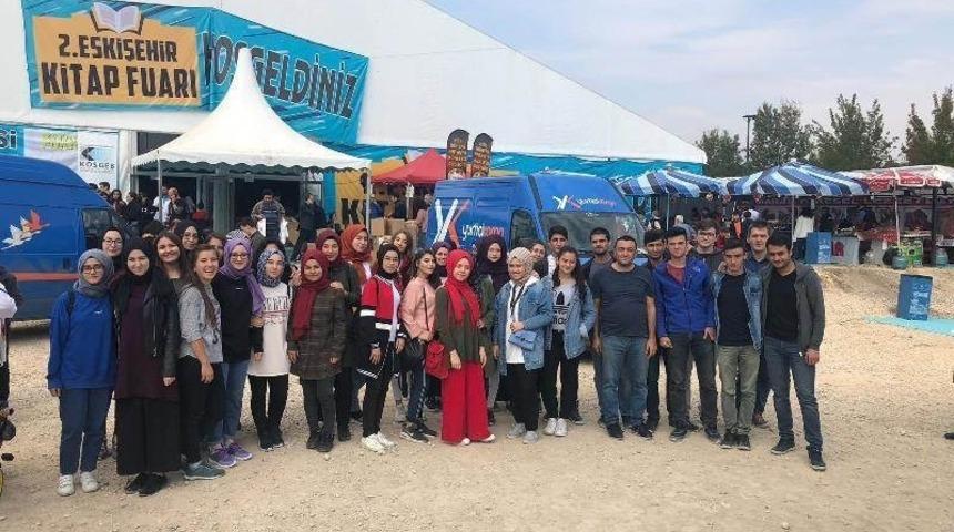 &Ouml;ğrenciler Kitap Fuarı&rsquo;nda