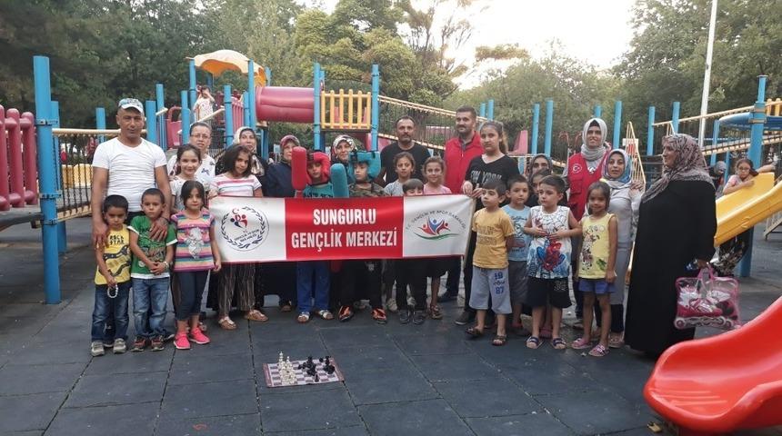 Çocuklar aileleriyle birlikte spor yaptı