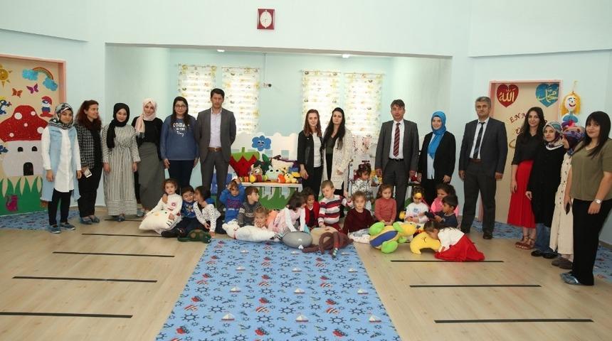 Aydıntepe MYO &ouml;ğrencileri,  anaokulu &ouml;ğrencileri i&ccedil;in ders materyalleri tasarladı
