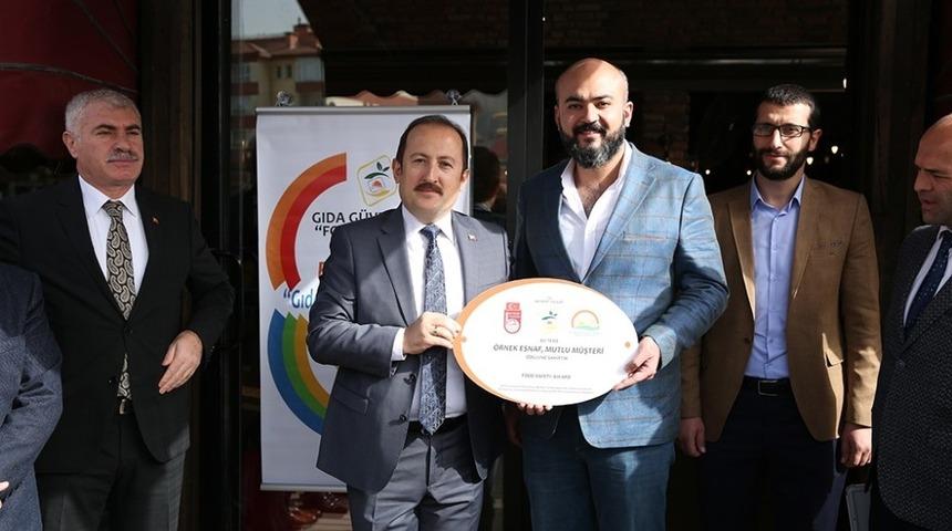 Bayburt&rsquo;ta işletmelere &lsquo;&Ouml;rnek Esnaf&rsquo; belgesi verildi