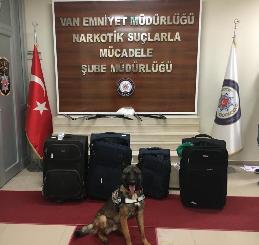 Hassas burun Bozo, uyuşturucu tacirlerine ge&ccedil;it vermedi