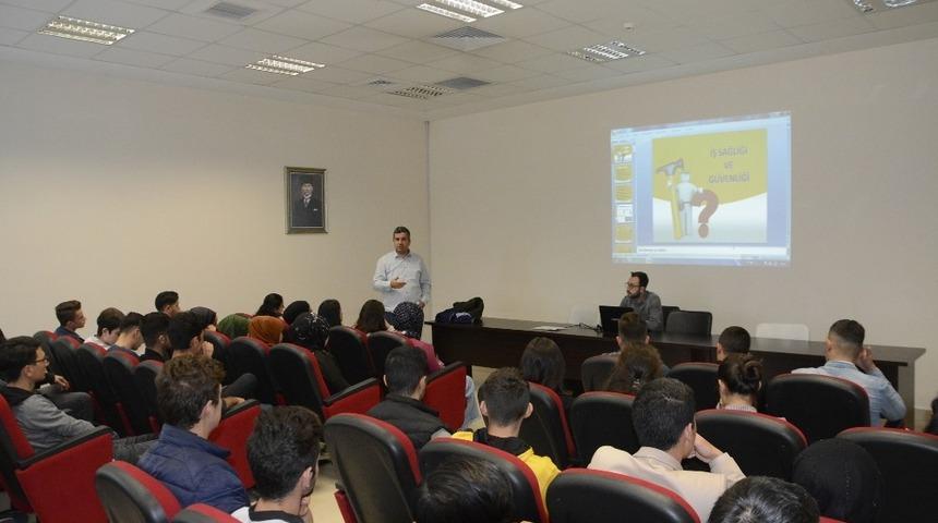 K&ouml;rfez Belediyesi&rsquo;nde &ccedil;alışan stajyerlere iş g&uuml;venliği eğimi verildi