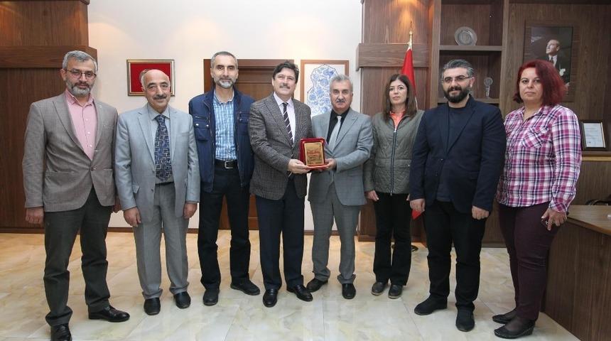 BE&Uuml; rekt&ouml;r&uuml;ne plaket