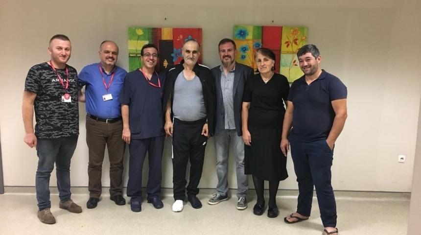 Bacağını kestirmeye geldi, y&uuml;r&uuml;yerek gitti