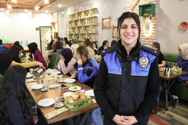 40 öğrenci polis ağabey ve ablaları ile Kayseri’yi gezdi