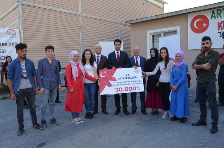Artvin’de genç çiftçilere büyükbaş hayvan dağıtımı yapıldı G3