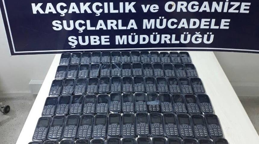 Van&rsquo;da 80 adet ka&ccedil;ak cep telefonu ele ge&ccedil;irildi